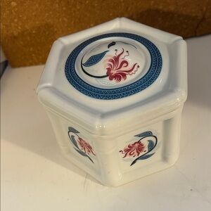 vintage Elizabeth Arden porcelain trinket box